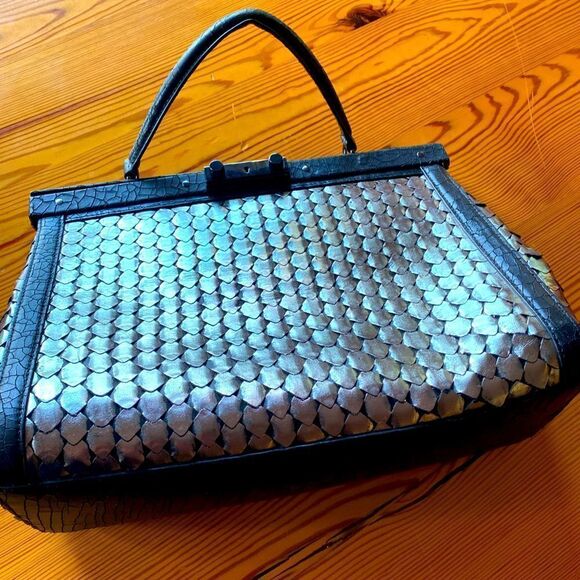 TORY BURCH Metallic One Handle Pocketbook. - Picture 1 of 13